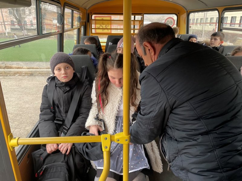 Сотрудники Госавтоинспекции Кабардино-Балкарии прививают детям основы безопасного передвижения в качестве пассажиров