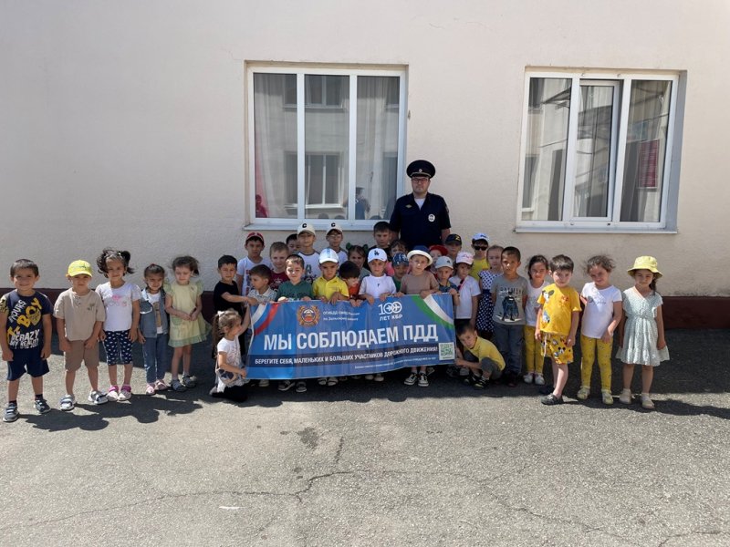 Полицейские Кабардино-Балкарии обучают юных пешеходов безопасному ориентированию в дорожной среде